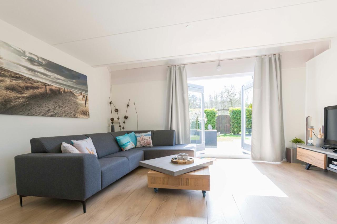 Vakantiehuis Op Villapark Oesterbaai Aan Zee , Met Speeltuin Grenzend Aan De Tuin Wemeldinge Exterior photo